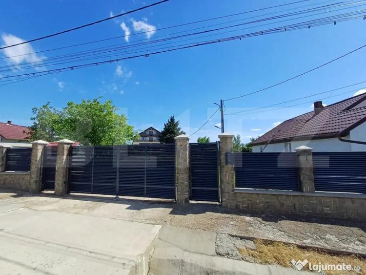 Casă cu 8 camere cu Teren 1500 Mp în Central