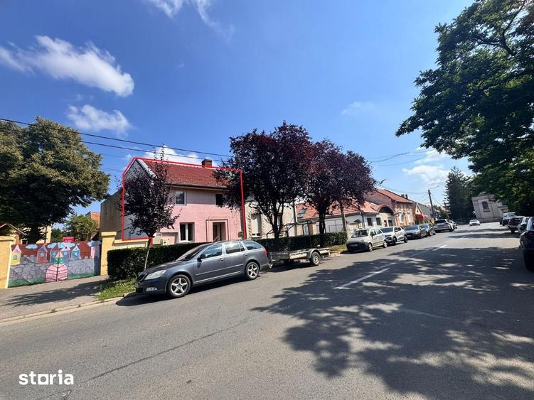 Apartament cu 4 camere decomandat în Burdea