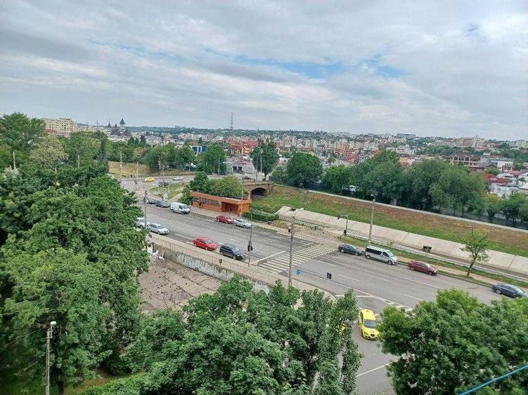Garsonieră decomandată în Podul de Piatră