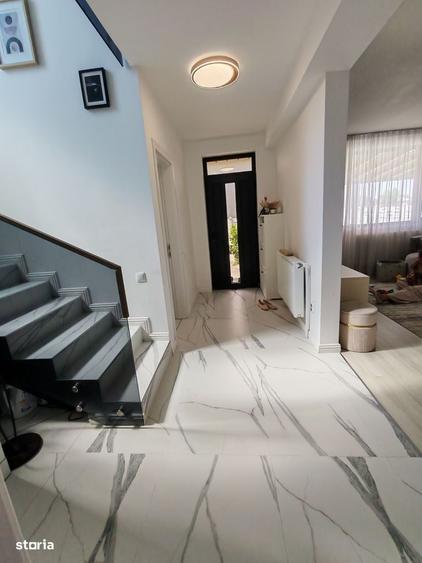 Casă cu 4 camere decomandat cu Teren 300 Mp în Brănești