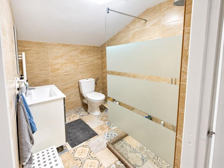 Casă individuală cu 4 camere cu Teren 800 Mp în Glogoveț