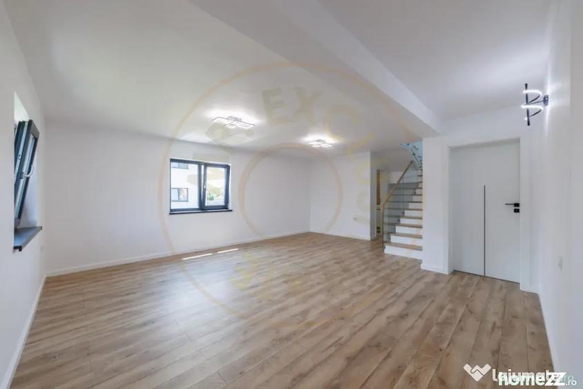 Casă cu 4 camere cu Teren 330 Mp în Argeșelu
