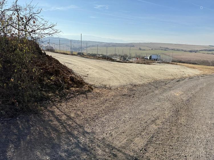 Teren agricol extravilan de 1992 mp, în Roșia
