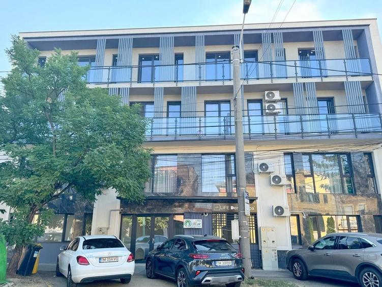 Birou, de 210 mp, în Central