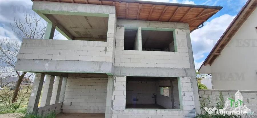 Casă cu 6 camere cu Teren 450 Mp în Valu lui Traian