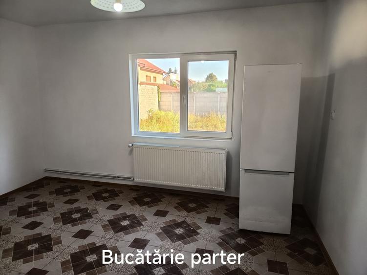 Casă cu 4 camere în Bârzești