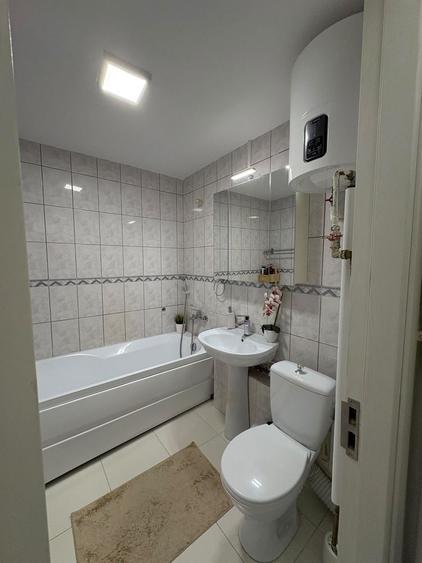 Apartament cu 3 camere decomandat în Crângași
