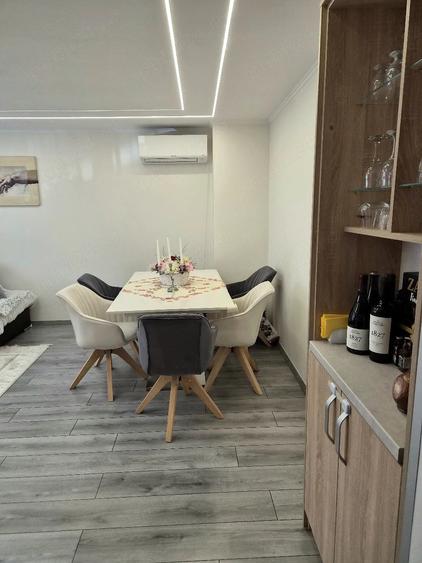 Apartament cu 4 camere decomandat în Micro 17