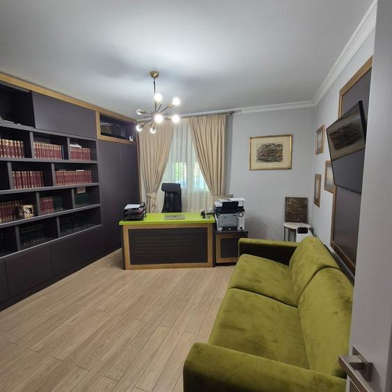 Casă cu 6 camere cu Teren 565 Mp în Central