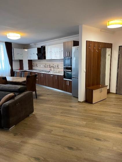 Apartament cu 4 camere decomandat, mobilat în Valenta