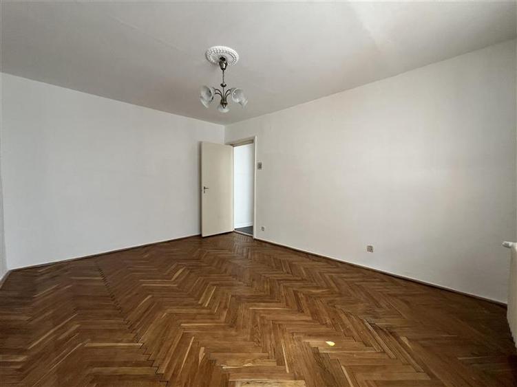 Apartament cu 2 camere decomandat în Vest