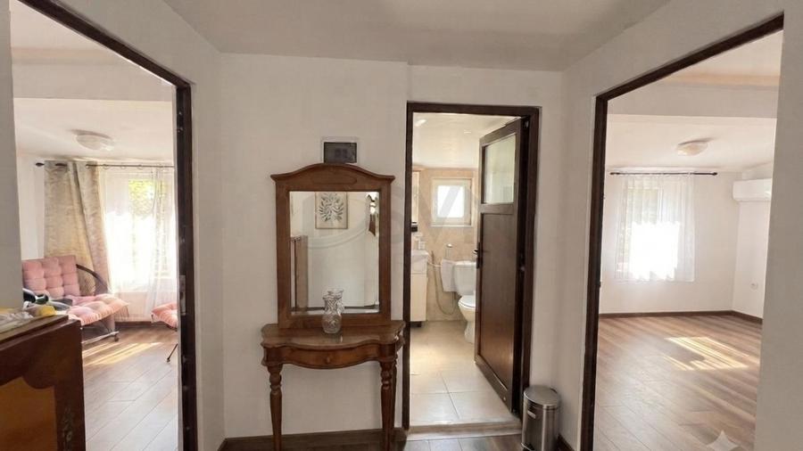 Casă individuală cu 5 camere cu Teren 80 Mp în P-ța Unirii