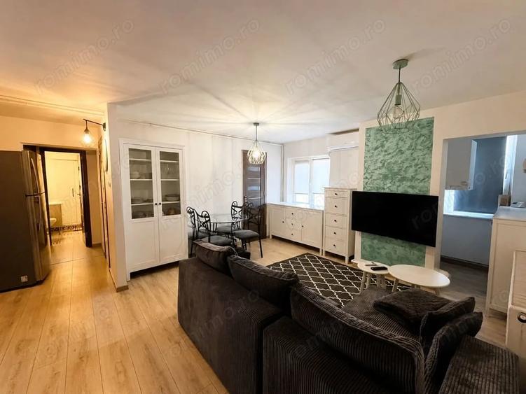 Apartament cu 3 camere semidecomandat în Bucovina