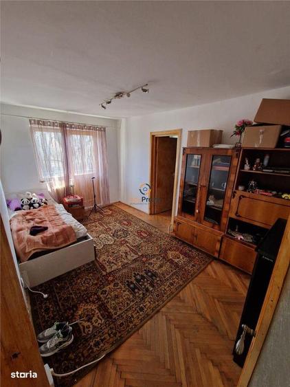 Apartament cu 3 camere semidecomandat în Circumvalațiunii
