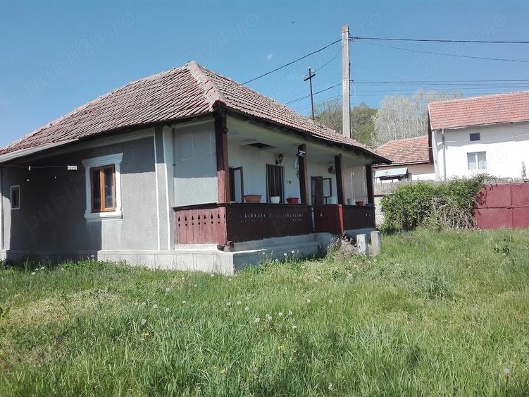 Casă cu 2 camere cu Teren 4120 Mp în Ilovu