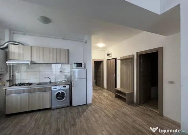 Apartament cu 3 camere semidecomandat în Nord