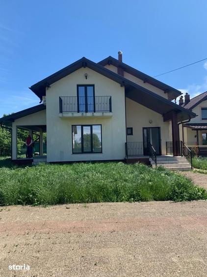 Casă cu 5 camere cu Teren 670 Mp în Mihai Eminescu