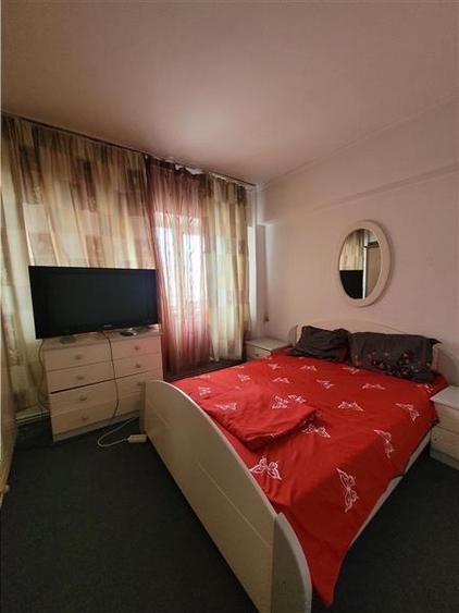 Apartament cu 2 camere decomandat, mobilat în Casa de Cultură