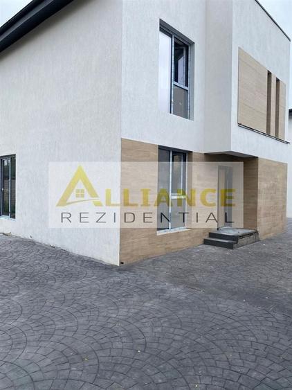 Casă individuală cu 5 camere decomandat cu Canalizare în Central