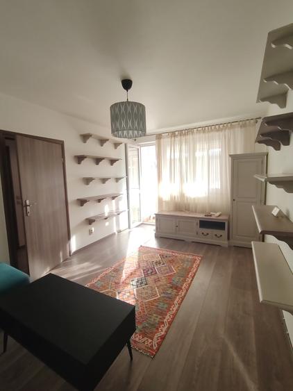 Apartament cu 2 camere semidecomandat, mobilat în 1 Mai
