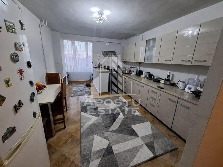 Apartament cu 4 camere decomandat în Mircea cel Bătrân