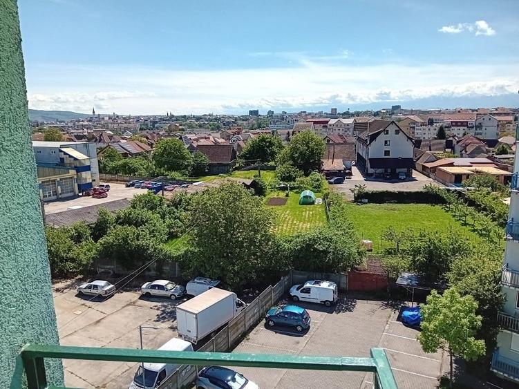 Apartament cu 3 camere decomandat, mobilat în Turnișor