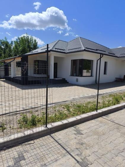 Casă cu 4 camere în Exterior Vest