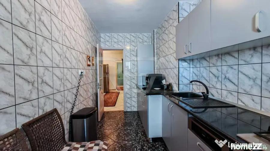 Apartament cu 3 camere decomandat în Baba Novac