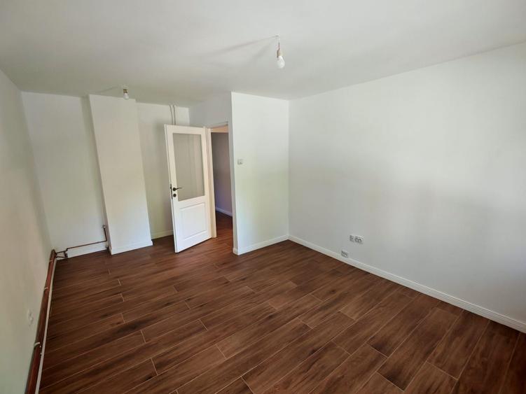 Apartament cu 2 camere decomandat în Sărari