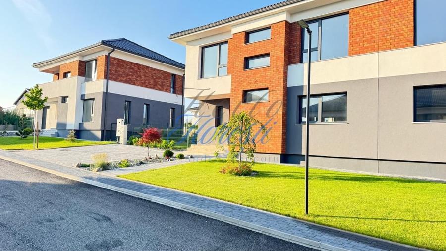 Casă individuală cu 4 camere cu Canalizare în Dezmir