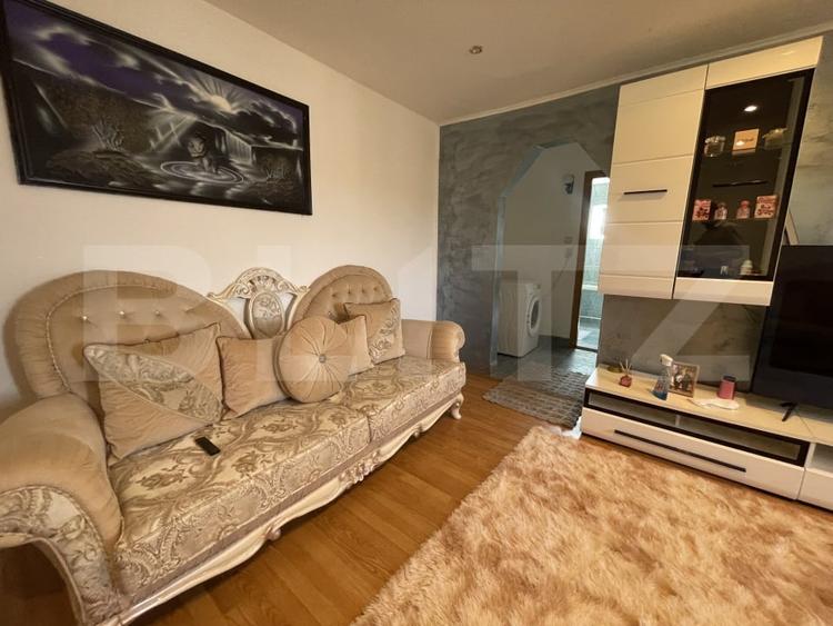 Apartament cu 2 camere semidecomandat, mobilat în Est