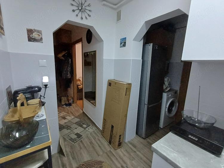 Apartament cu 3 camere semidecomandat în Dâmbu Pietros