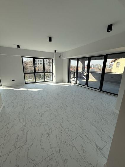 Apartament cu 4 camere decomandat în Central