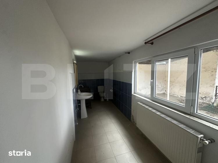 Casă cu 7 camere cu Teren 1171 Mp în Păulești