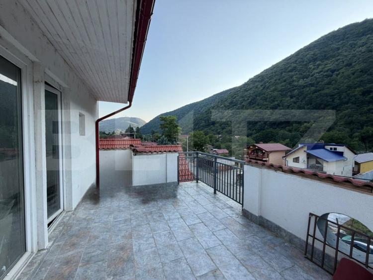 Casă cu 5 camere cu Teren 192 Mp în Central