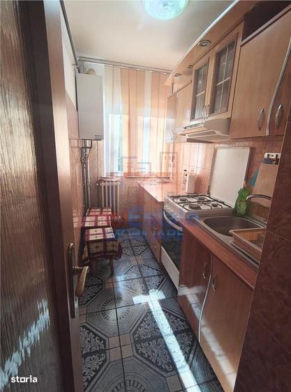 Apartament cu 3 camere semidecomandat în Alexandru cel Bun