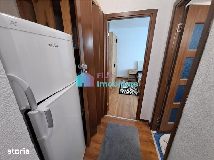 Apartament cu 2 camere decomandat în Policlinica
