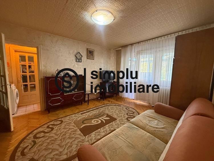 Apartament cu 3 camere semidecomandat, mobilat în Craiovița Nouă