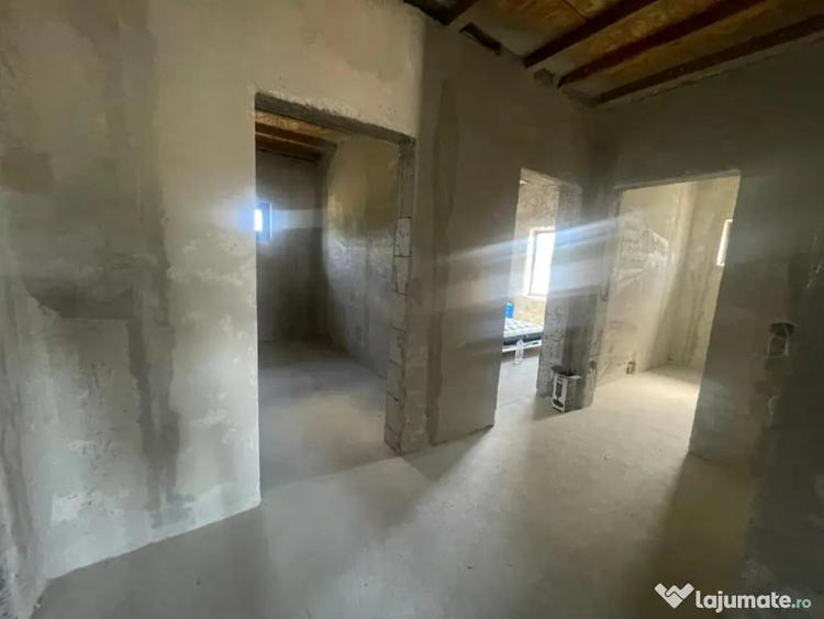 Casă cu 4 camere cu Teren 800 Mp în Central