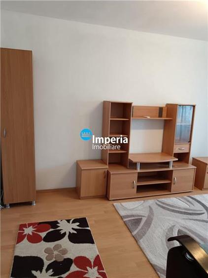 Apartament cu 3 camere decomandat în Gară