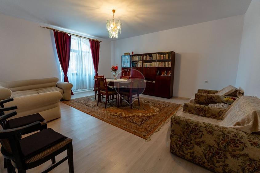 Casă individuală cu 3 camere cu Teren 3166 Mp în Burjuc