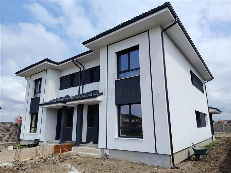 Duplex cu 4 camere cu Canalizare în Moșnița Nouă