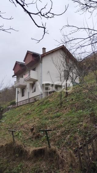 Casă individuală cu 4 camere cu Teren 1000 Mp în Toplița