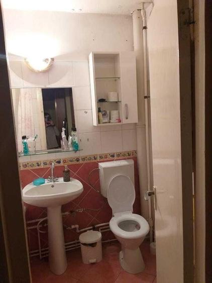 Apartament cu 3 camere decomandat în Cornișa