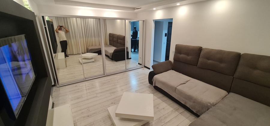 Apartament cu 2 camere semidecomandat în Berceni