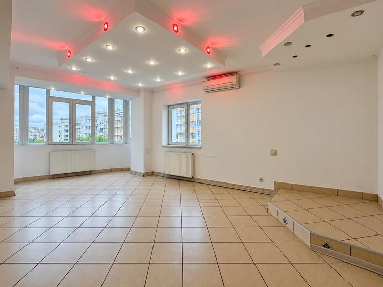 Apartament cu 3 camere decomandat în Decebal