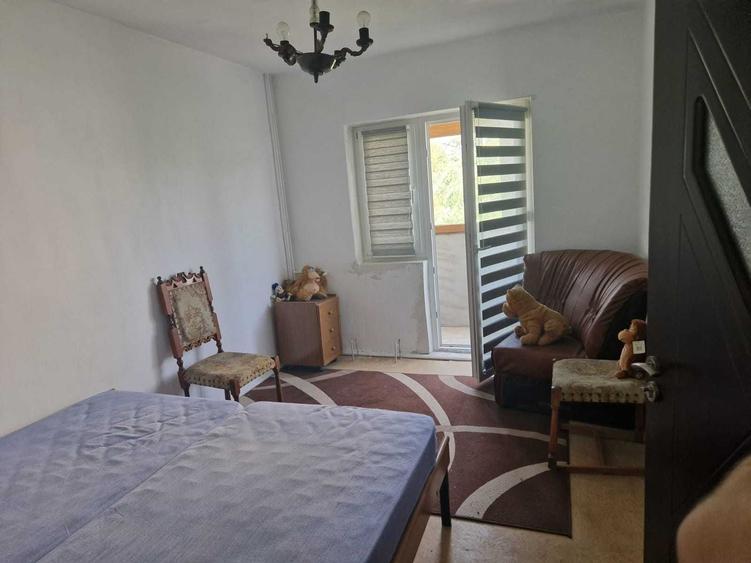 Apartament cu 3 camere semidecomandat în Central