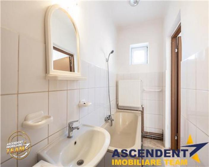Casă cu 2 camere cu Teren 186 Mp în Simeria