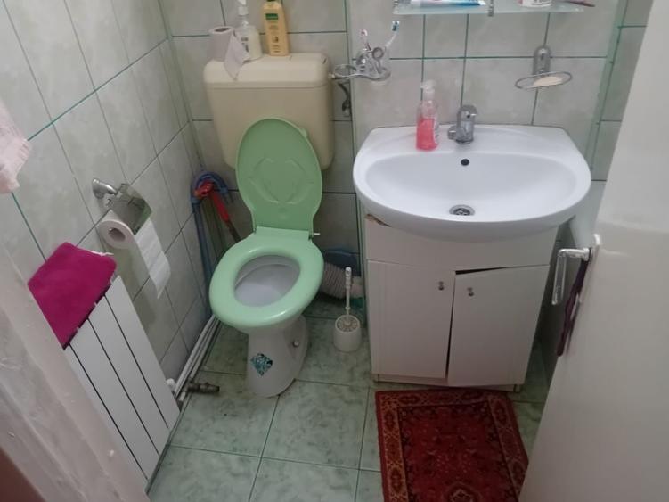 Apartament cu 3 camere semidecomandat în Dărmănești