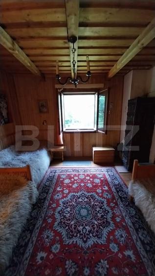 Casă individuală cu 6 camere cu Canalizare în Vest